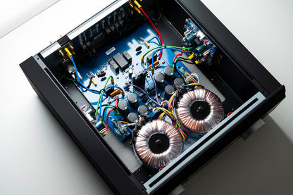 MUSICAL FIDELITY Nu-Vista 600.2 Röhren/Hybrid Vollverstärker